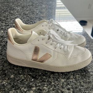 Veja V-10 Sneakers